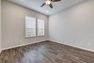 25403 Kidwiler Dr in The Woodlands, TX - Building Photo - Building Photo
