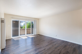 The Majestic Apartments in Hayward, CA - Foto de edificio - Interior Photo