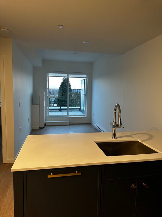 1807 Larch St in Vancouver, BC - Building Photo