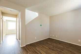 6409 S 69th Glen in Phoenix, AZ - Foto de edificio - Building Photo