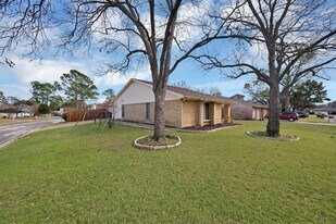 1611 Celeste Ct in Arlington, TX - Building Photo