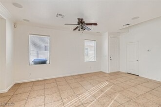 3645 Lakeside Villas Ave, Unit 2 in North Las Vegas, NV - Building Photo - Building Photo