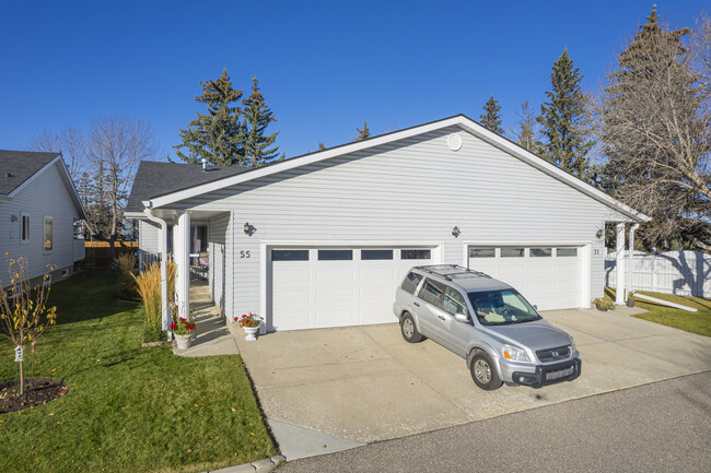40 Lincoln SW in Calgary, AB - Building Photo - Building Photo