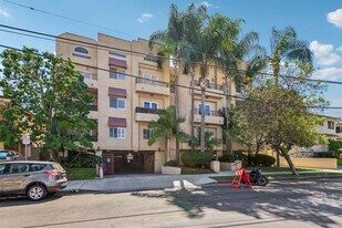 14290 Dickens St, Unit 204 in Sherman Oaks, CA - Building Photo