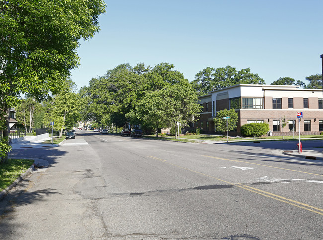 2040 Grand Ave in St. Paul, MN - Building Photo - Building Photo