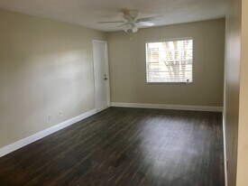 628 Golden Raintree Pl in Brandon, FL - Building Photo