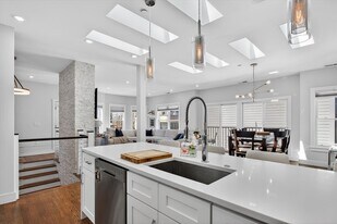 15 W Bellflower St in Boston, MA - Building Photo