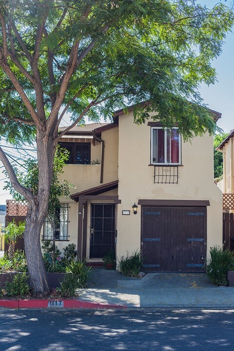 1117-1129 N Gardner St in West Hollywood, CA - Building Photo