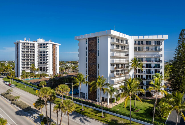 St Armands Towers in Sarasota, FL - Building Photo - Building Photo