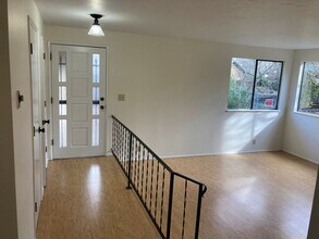 1355 Quaker St in Eugene, OR - Building Photo - Building Photo