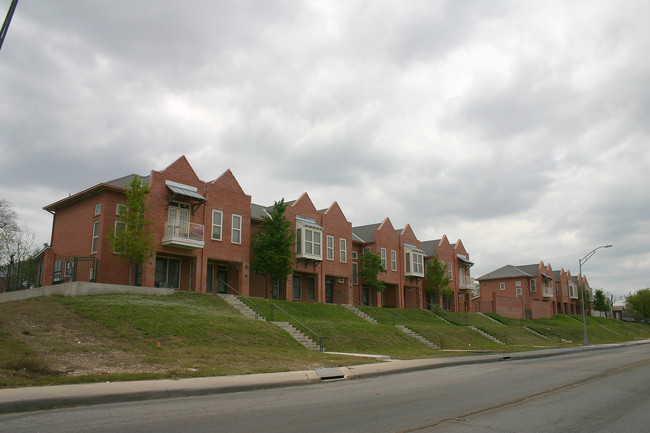 Springview North in San Antonio, TX - Foto de edificio - Building Photo