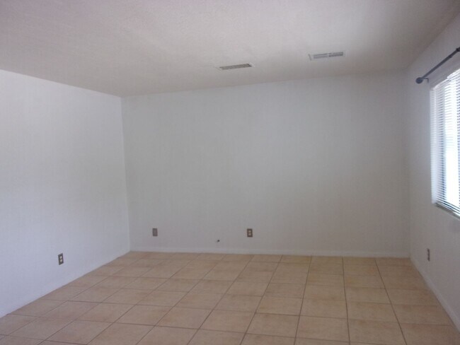 5442 Abronia Ave in Twentynine Palms, CA - Building Photo - Building Photo