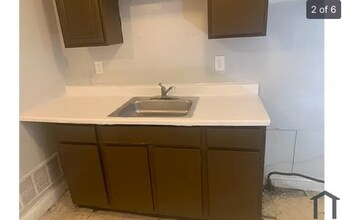 1004 S 52nd St in Philadelphia, PA - Building Photo - Building Photo