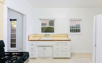 132 N La Peer Dr in Beverly Hills, CA - Foto de edificio - Building Photo