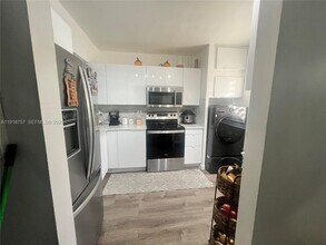 421 NW 109th Ave in Miami, FL - Building Photo - Building Photo