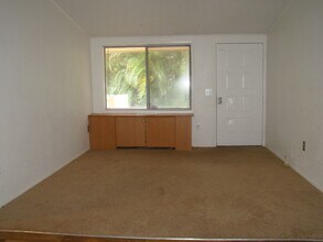 10005 S Nob Hill Cir in Tamarac, FL - Building Photo - Building Photo