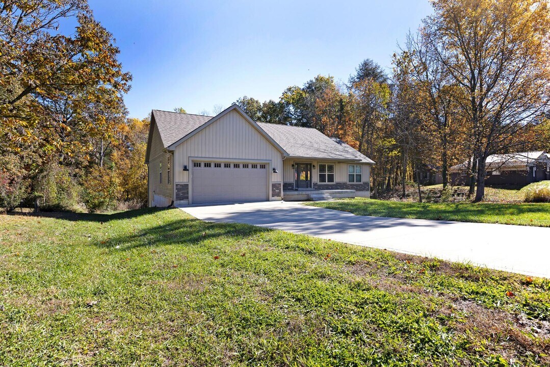 369 Meadowview Dr in Elizabethtown, KY - Building Photo