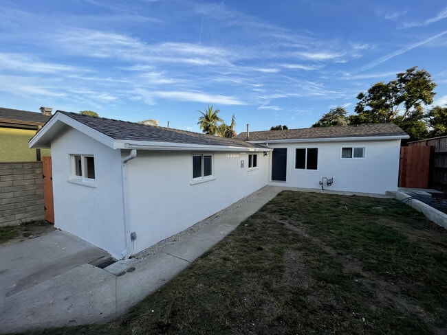 property at 423 W Maple Ave