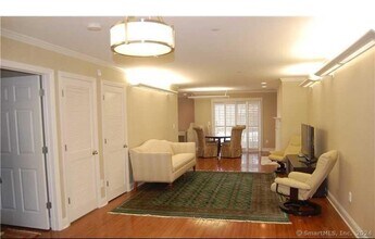 51 Forest Ave in Greenwich, CT - Building Photo - Building Photo