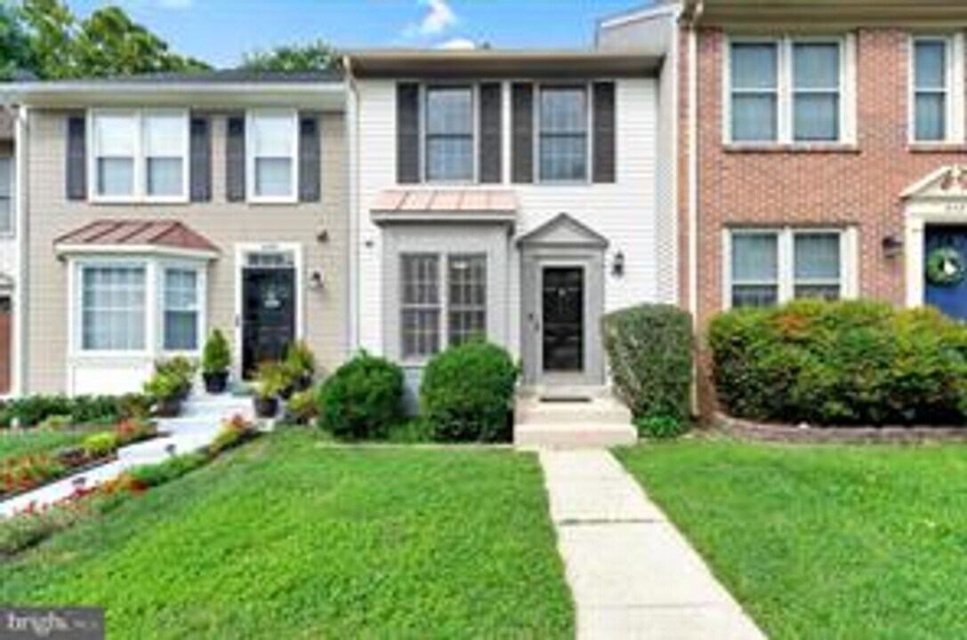 8488 Canyon Oak Dr in Springfield, VA - Building Photo