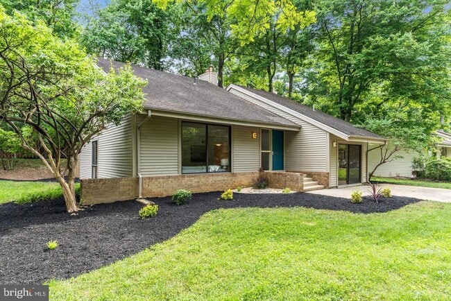 property at 10 Tapiola Ct