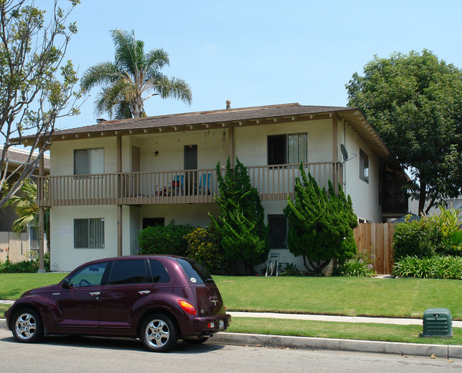 16042 Waikiki Ln in Huntington Beach, CA - Building Photo - Building Photo