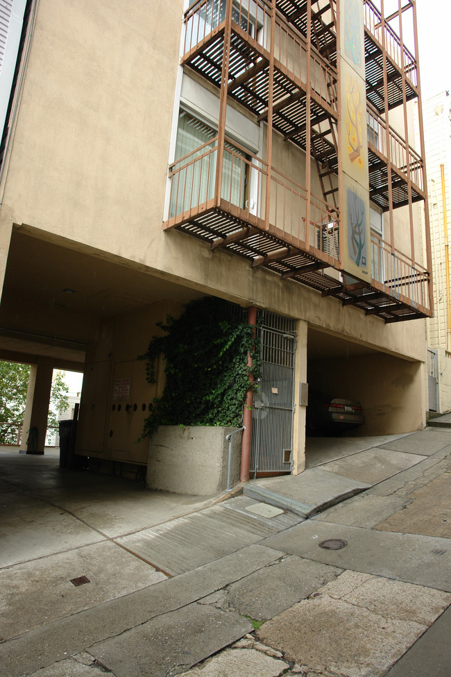 55 Genoa in San Francisco, CA - Building Photo - Building Photo