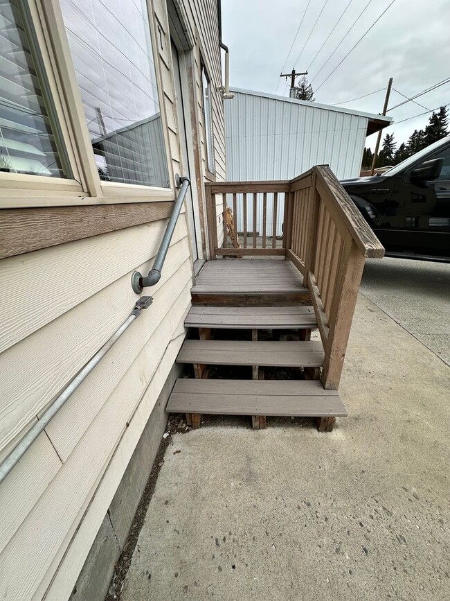 514 E Woodin Ave in Chelan, WA - Building Photo - Building Photo