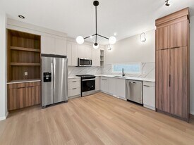 9307-9123 123 Ave NW in Edmonton, AB - Building Photo