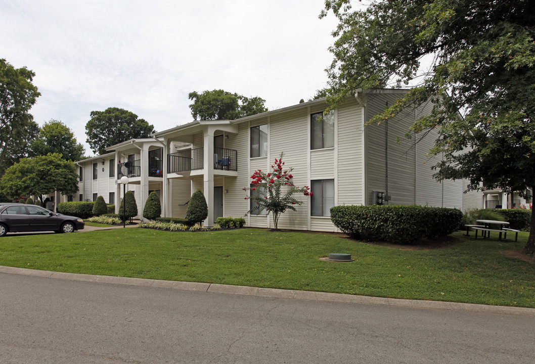 Starlight Apartments in Nashville, TN - Building Photo