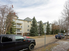 9948 80th Ave NW in Edmonton, AB - Building Photo - Primary Photo