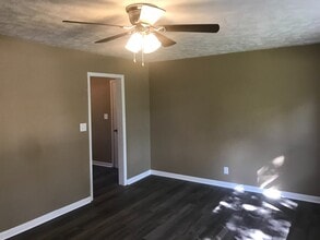 521 S Belcrest Ave in Springfield, MO - Building Photo - Building Photo