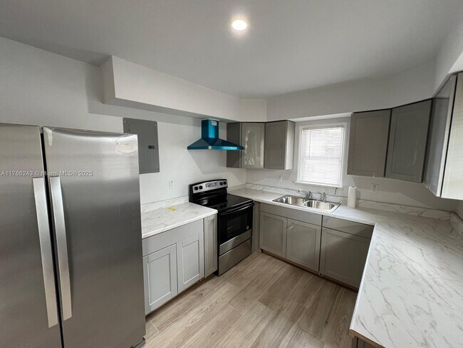 811 NW 21st Ct-Unit -811 in Miami, FL - Building Photo - Building Photo