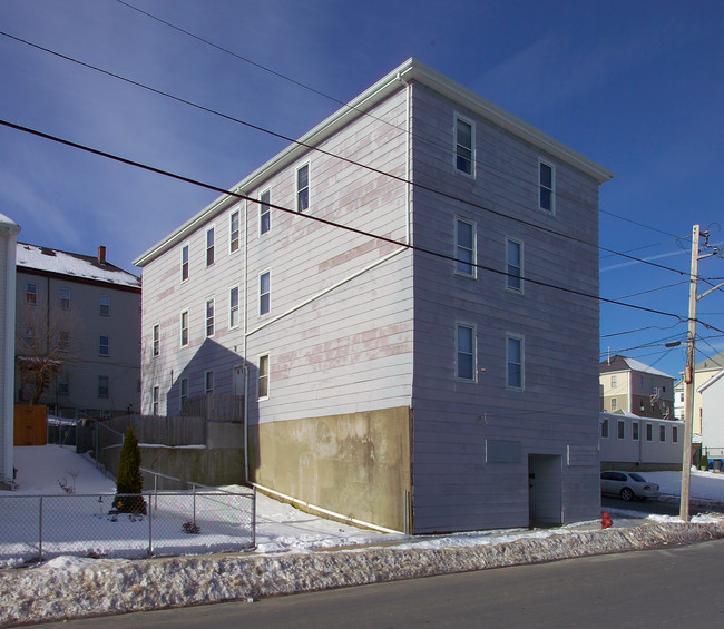 116 Lonsdale St in Fall River, MA - Foto de edificio - Building Photo