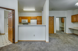 Concord Place Apartments in Oshkosh, WI - Foto de edificio - Interior Photo