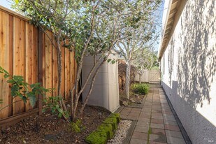 286 Red Mountain Dr in Cloverdale, CA - Building Photo