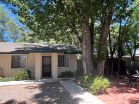 878 Valley St in Prescott, AZ - Building Photo