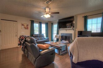 205 W Trinity St in Forney, TX - Foto de edificio - Building Photo