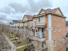 The Ports of Olde Port Credit in Mississauga, ON - Building Photo