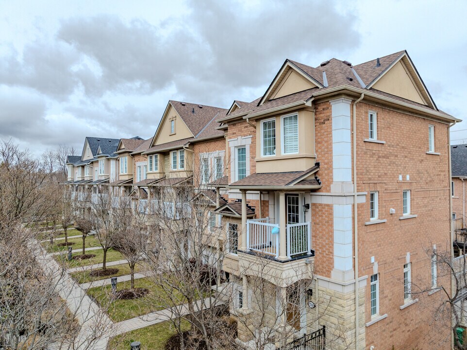 The Ports of Olde Port Credit in Mississauga, ON - Building Photo