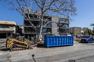 1946 Overland Ave in Los Angeles, CA - Foto de edificio - Building Photo