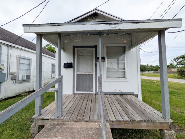 810 Peach Ave in Beaumont, TX - Building Photo - Building Photo