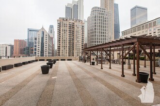 30 E Huron St, Unit 2003 in Chicago, IL - Building Photo - Building Photo