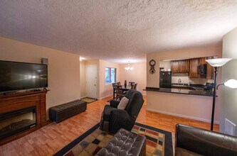 34 Oswego Smt, Unit 34 Oswego Smt in Lake Oswego, OR - Building Photo - Building Photo