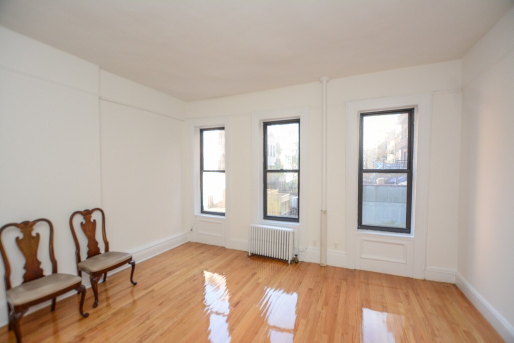 1043 Lexington Ave in New York, NY - Building Photo