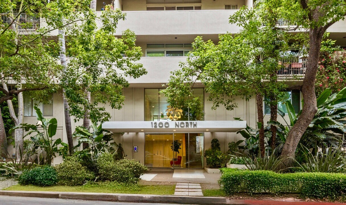 1200 N Flores St, Unit 202 in West Hollywood, CA - Building Photo