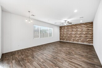 668 N Sparrow Ct in Gilbert, AZ - Building Photo - Building Photo