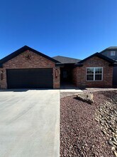 2405 Joe Ln. in Clovis, NM - Foto de edificio - Building Photo