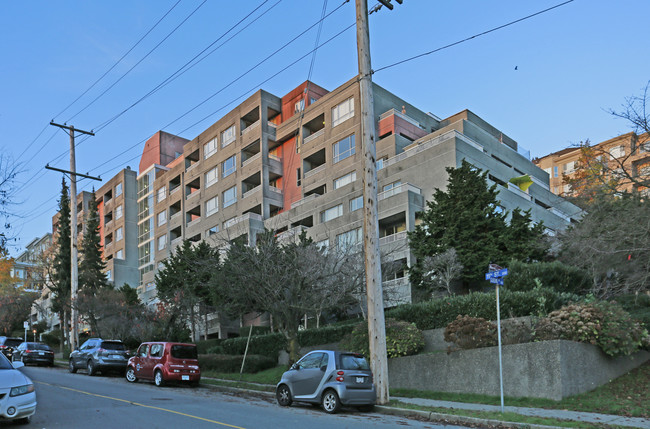 The Elmwood Apartments in New Westminster, BC - Building Photo - Building Photo