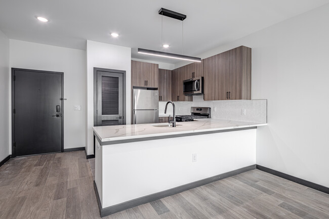 132 Mallory in Jersey City, NJ - Building Photo - Interior Photo